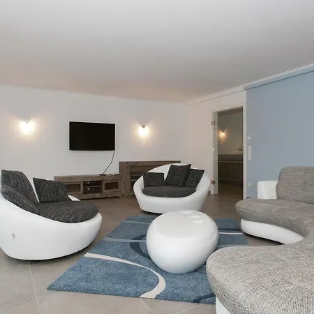 Comfortable In Near Town Center